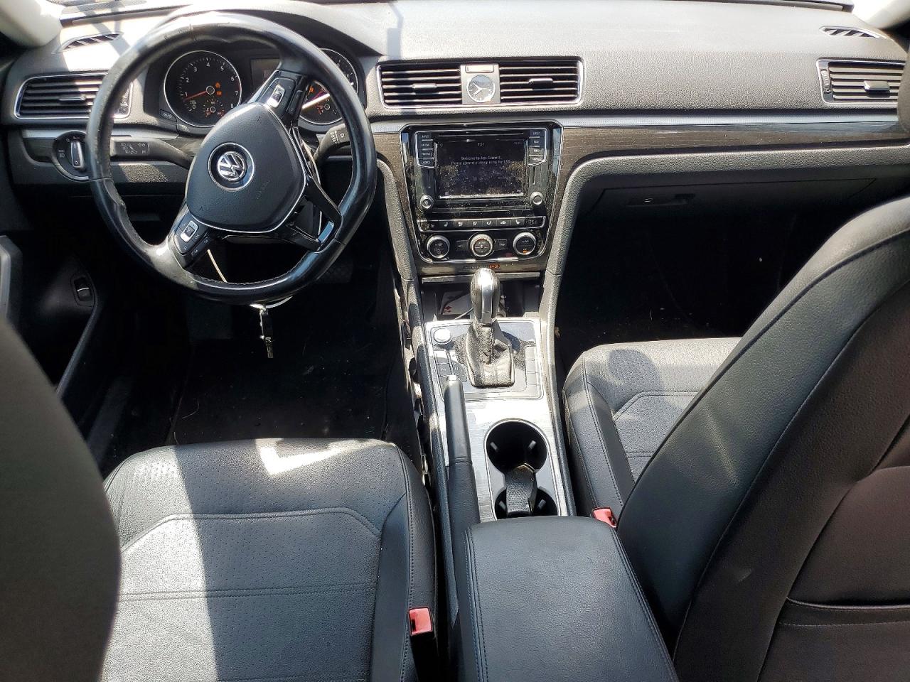 2017 VOLKSWAGEN PASSAT