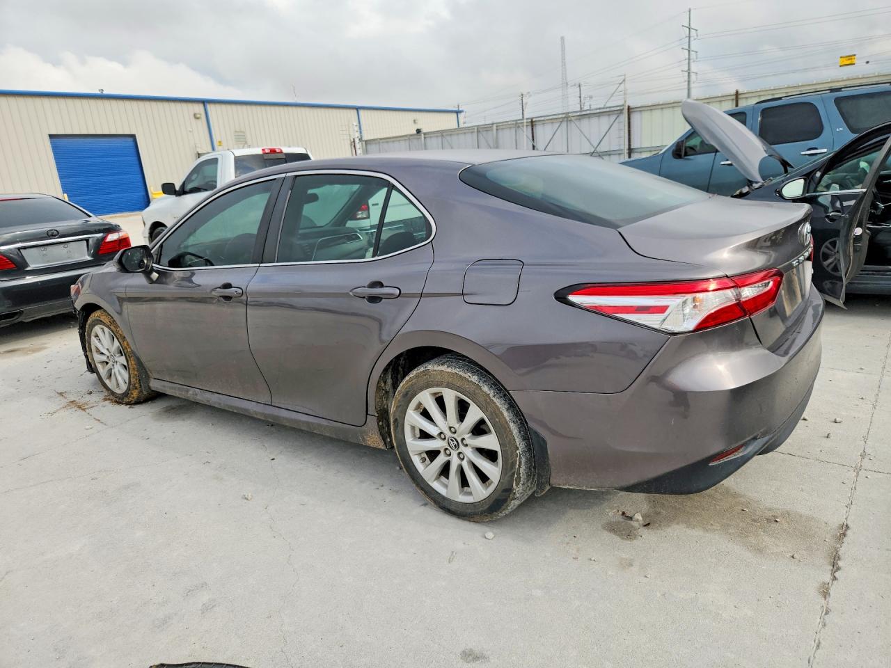 2018 TOYOTA CAMRY