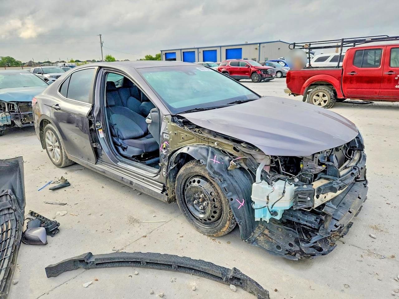2018 TOYOTA CAMRY