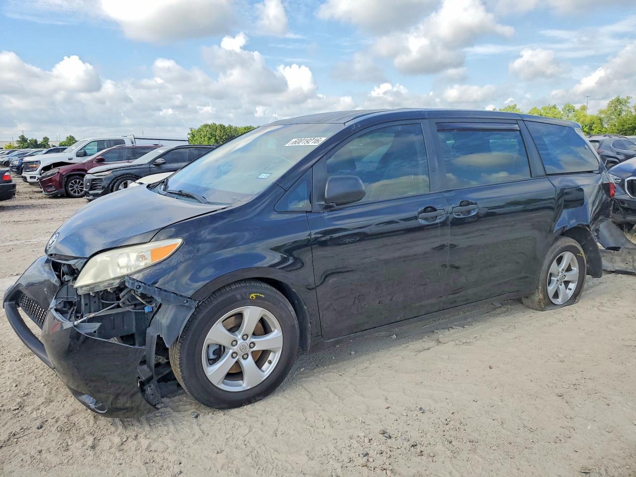 2015 TOYOTA SIENNA