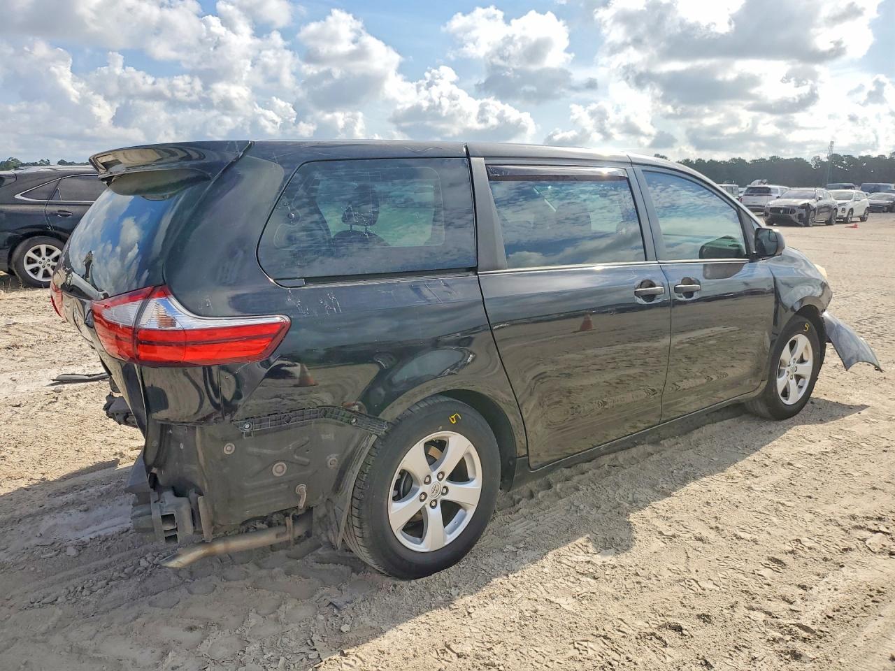2015 TOYOTA SIENNA