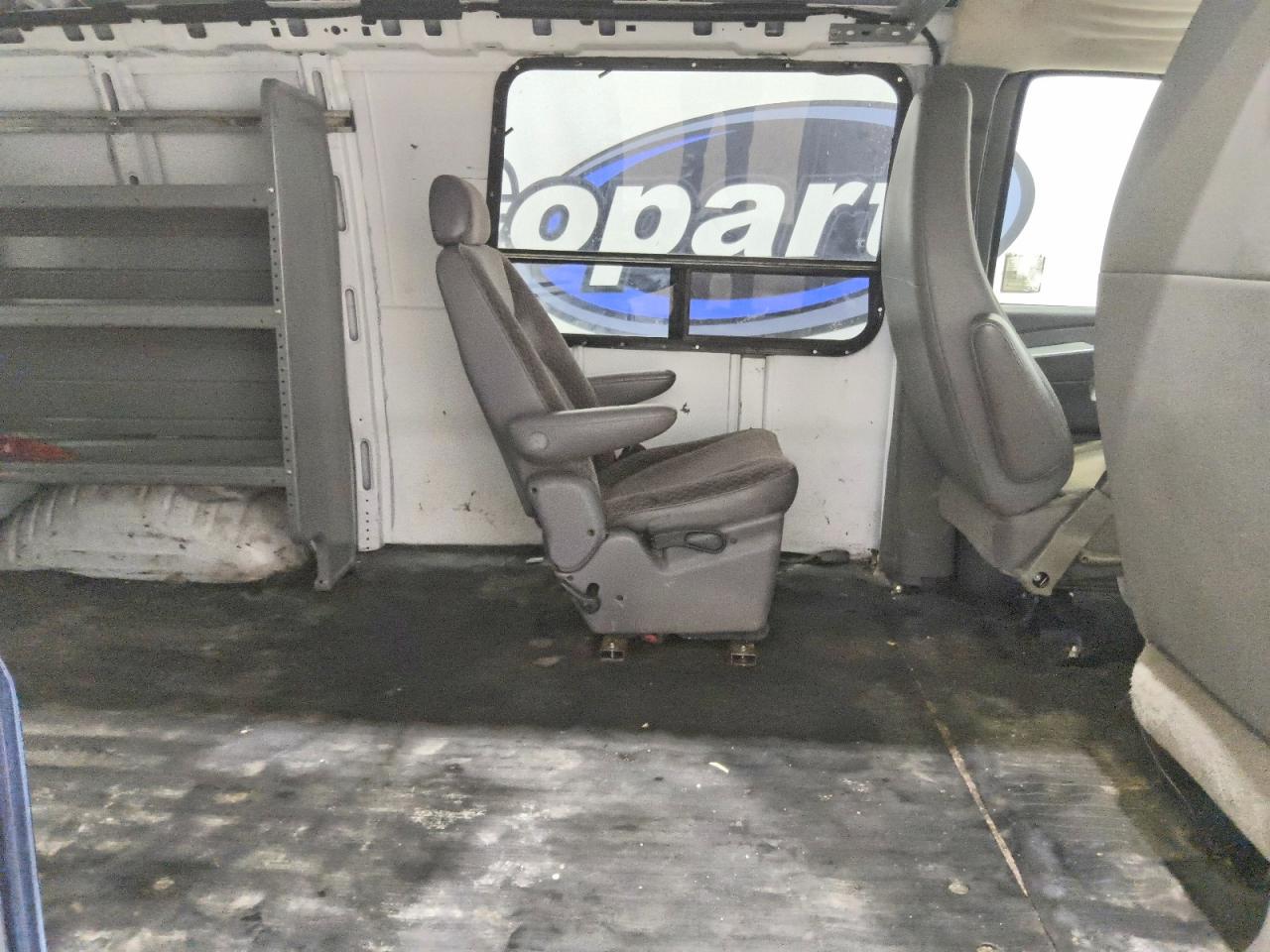 2011 CHEVROLET EXPRESS