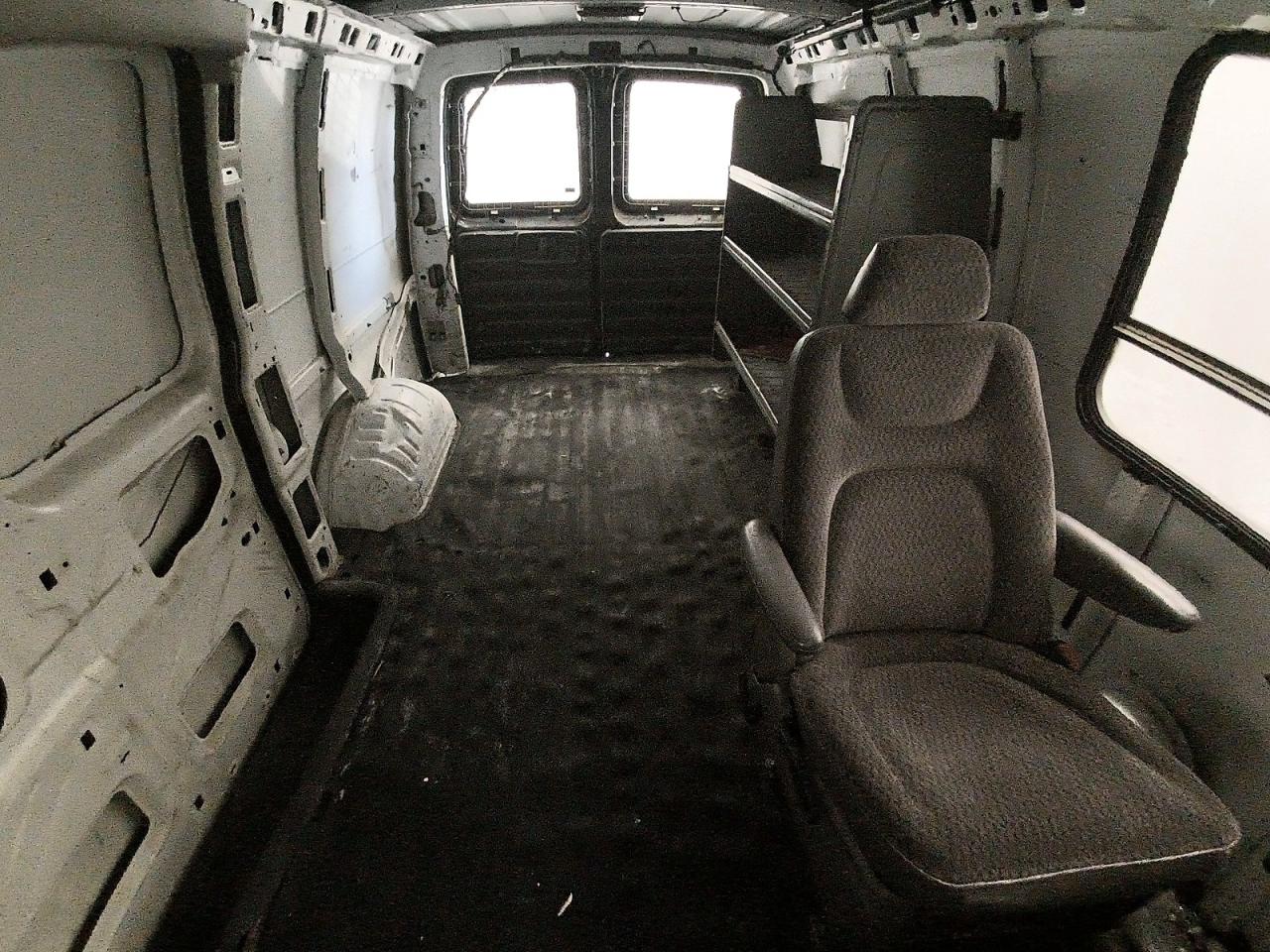 2011 CHEVROLET EXPRESS
