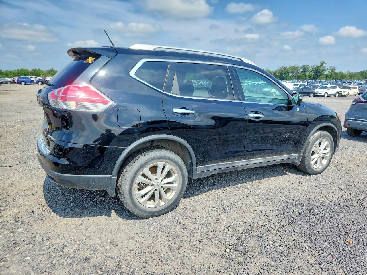 2015 NISSAN ROGUE