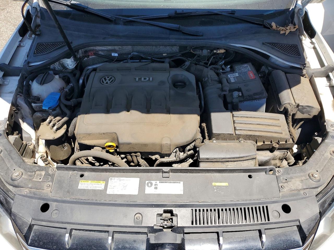 2015 VOLKSWAGEN PASSAT