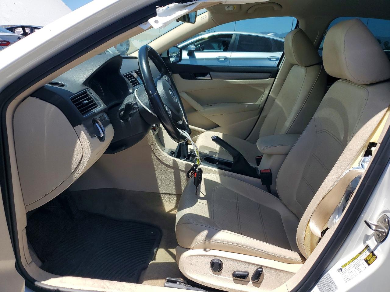2015 VOLKSWAGEN PASSAT