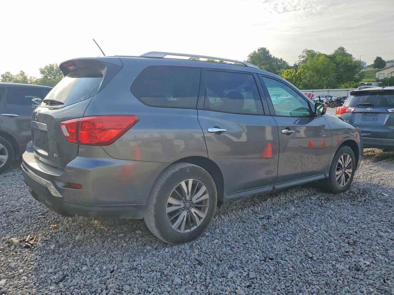 2017 NISSAN PATHFINDER