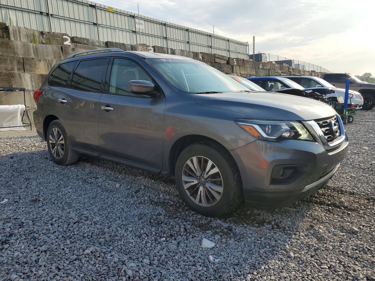 2017 NISSAN PATHFINDER