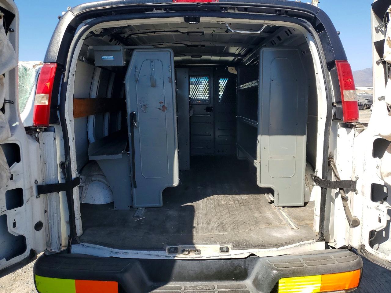 2016 CHEVROLET EXPRESS 25