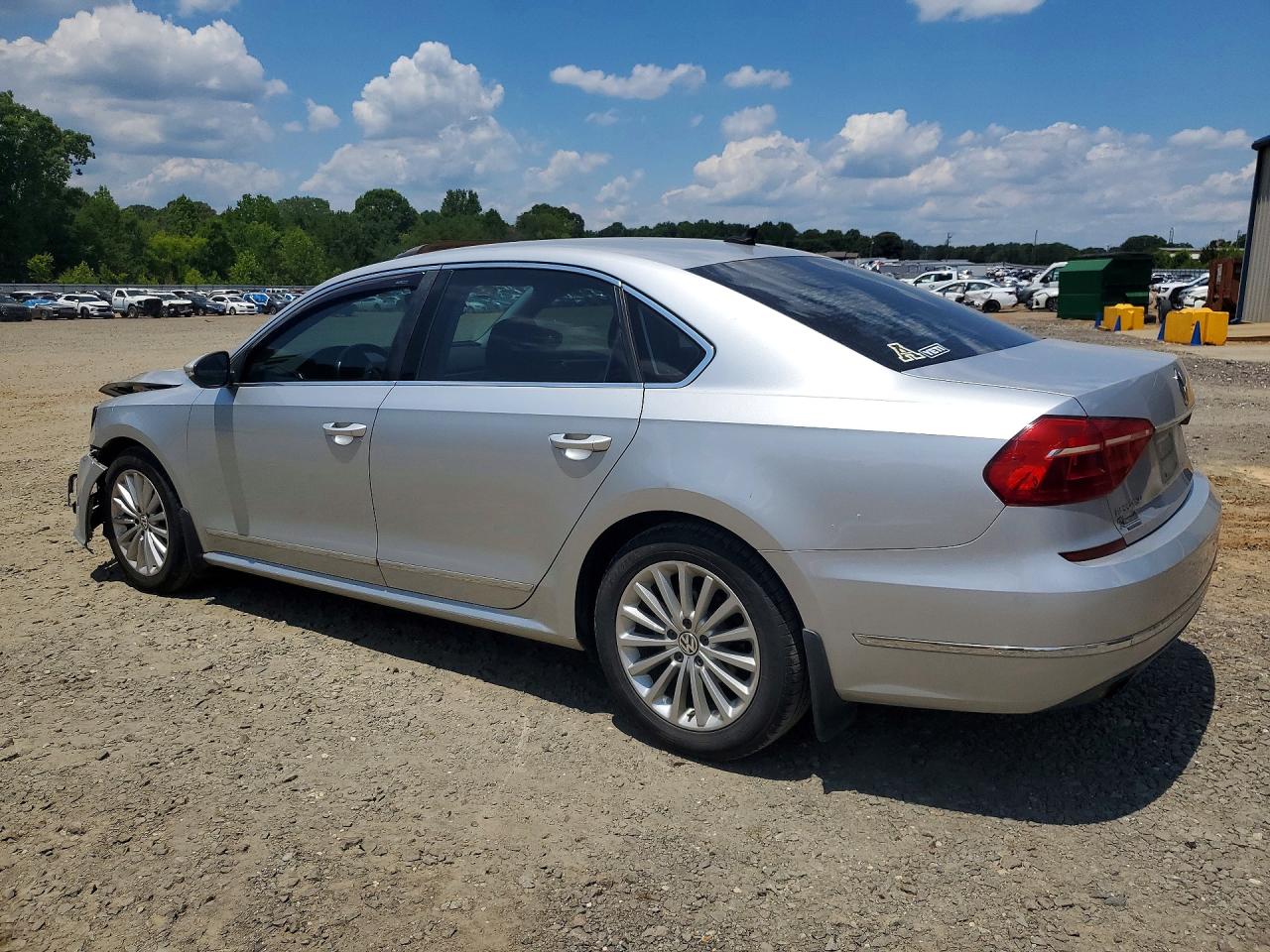 2016 VOLKSWAGEN PASSAT