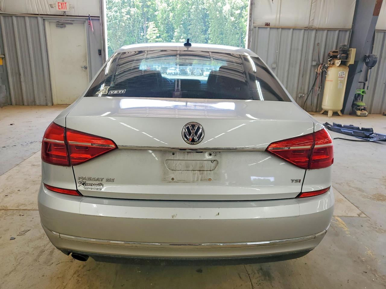 2016 VOLKSWAGEN PASSAT