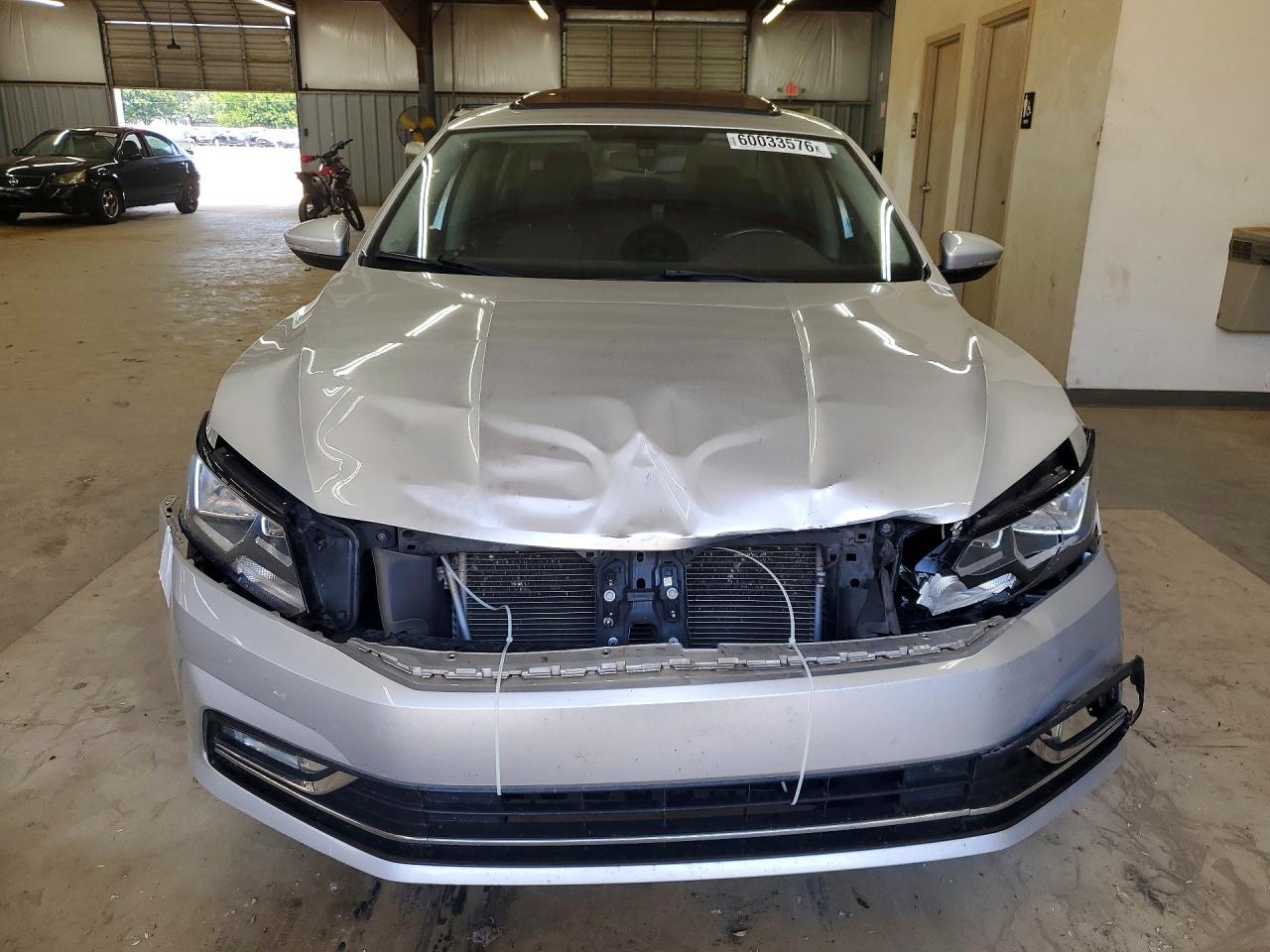 2016 VOLKSWAGEN PASSAT