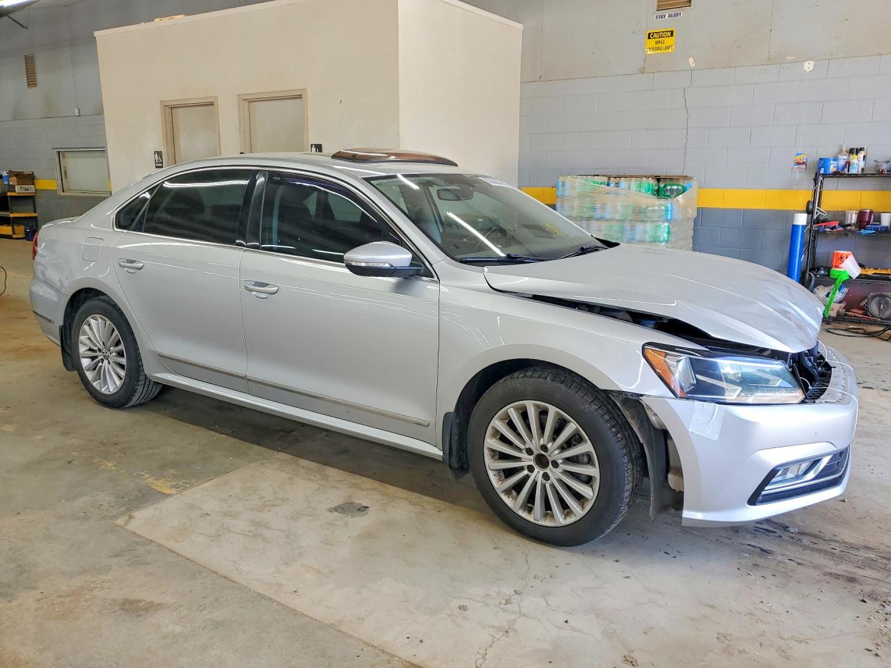 2016 VOLKSWAGEN PASSAT