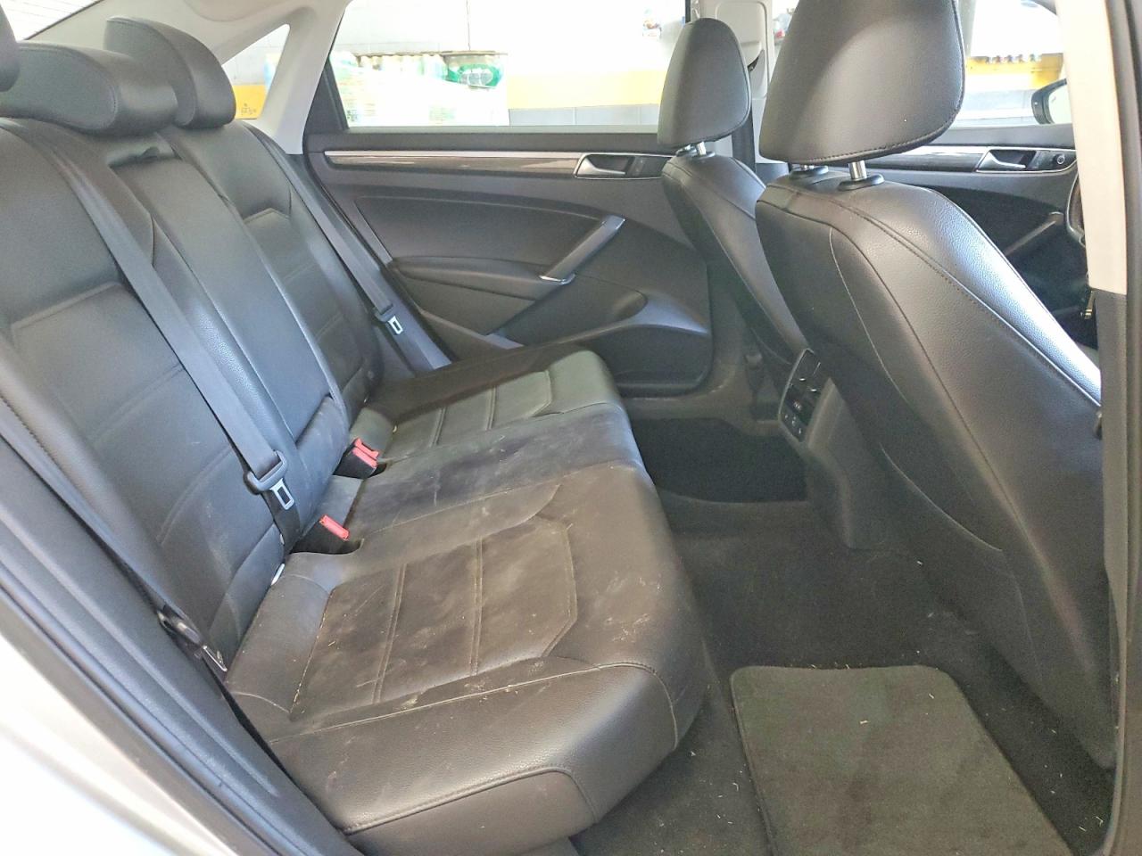 2016 VOLKSWAGEN PASSAT