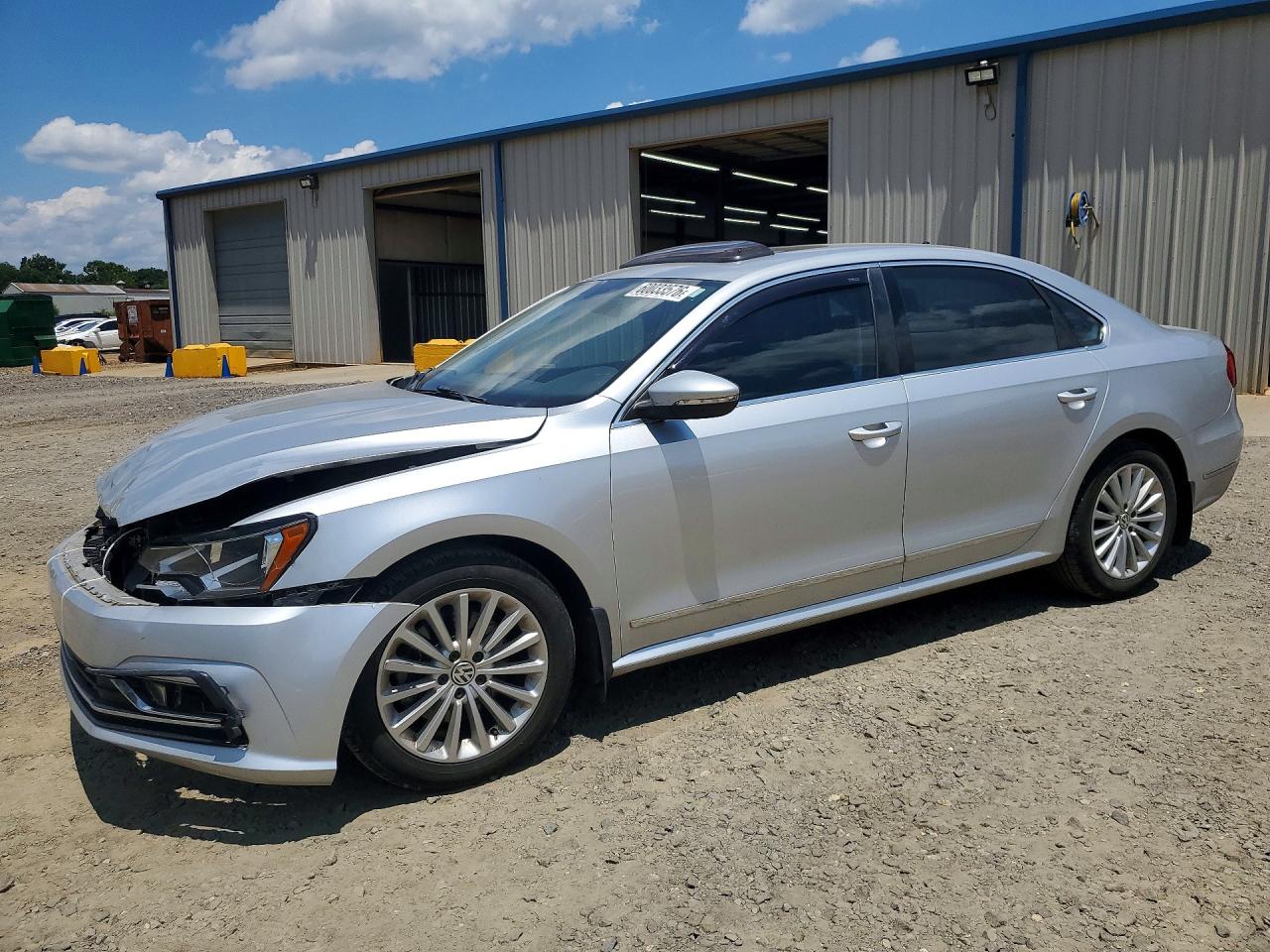 2016 VOLKSWAGEN PASSAT