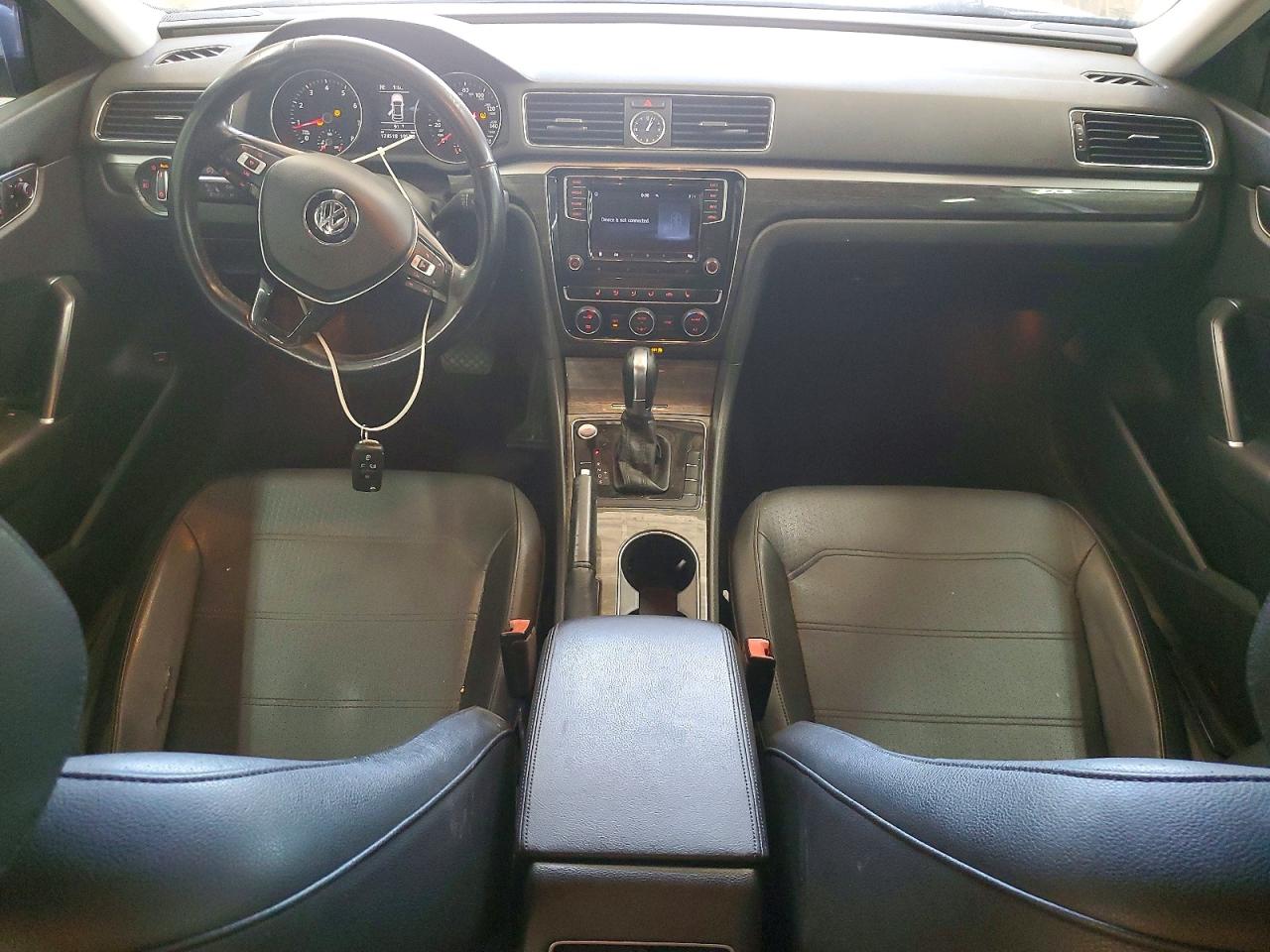 2016 VOLKSWAGEN PASSAT