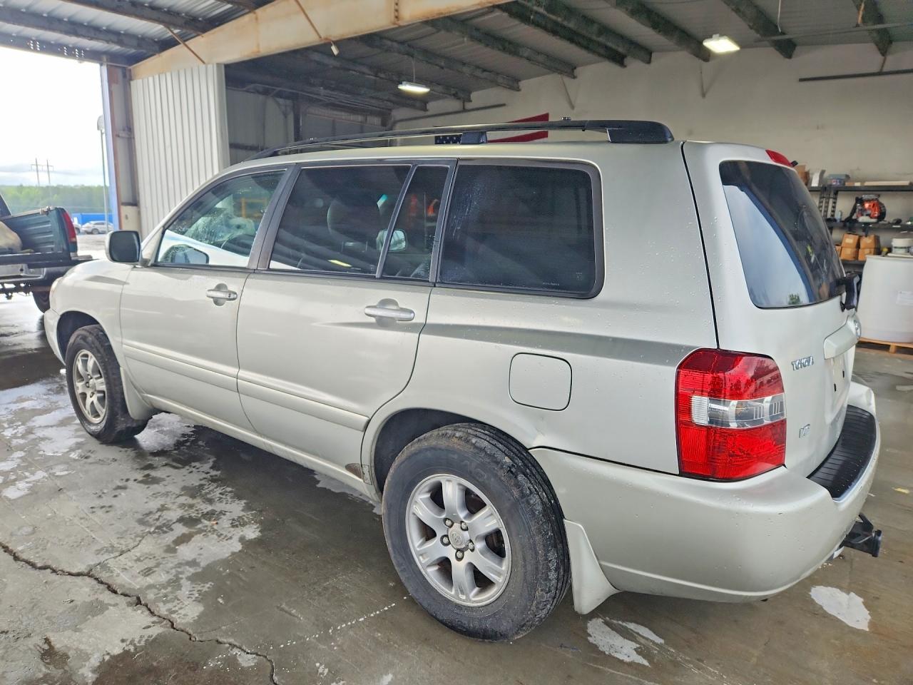 2005 TOYOTA HIGHLANDER