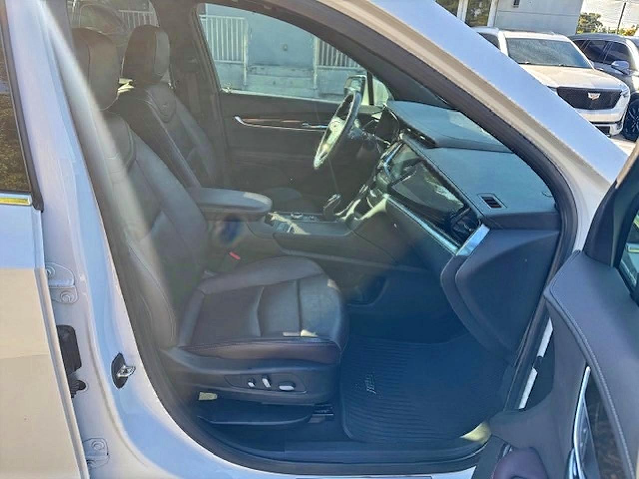 2021 CADILLAC XT6