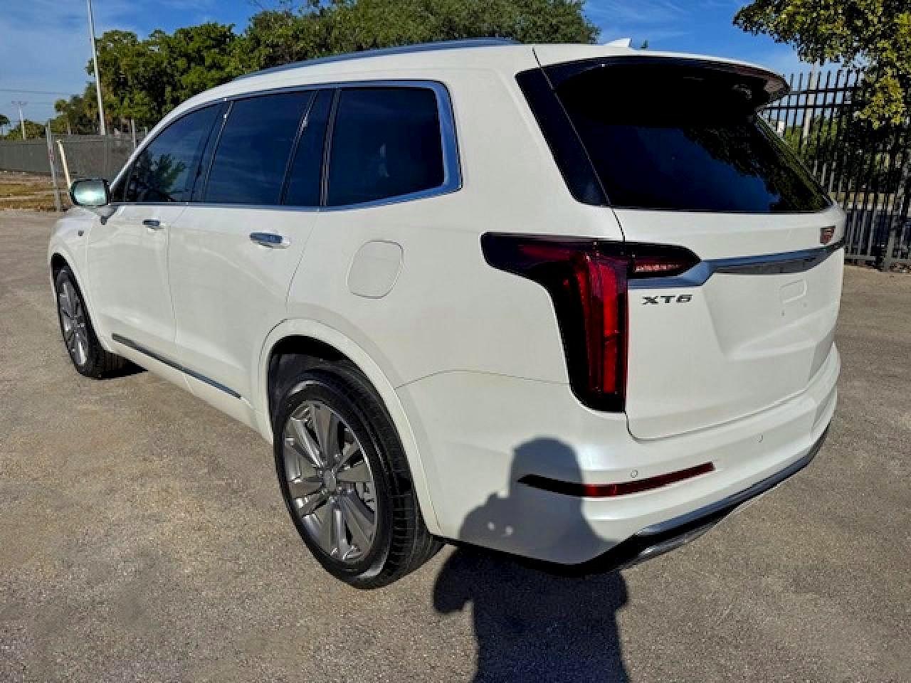 2021 CADILLAC XT6