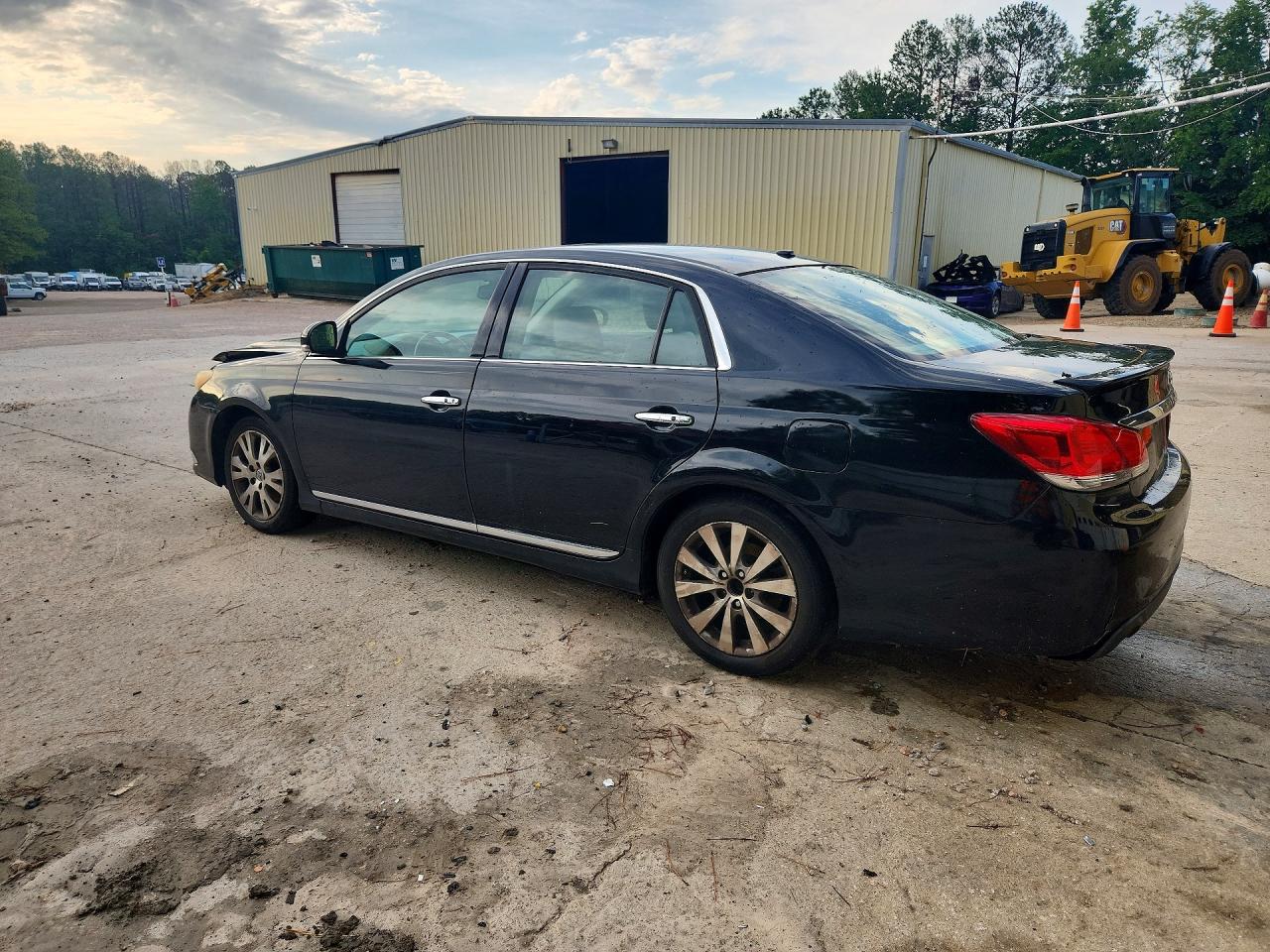 2012 TOYOTA AVALON