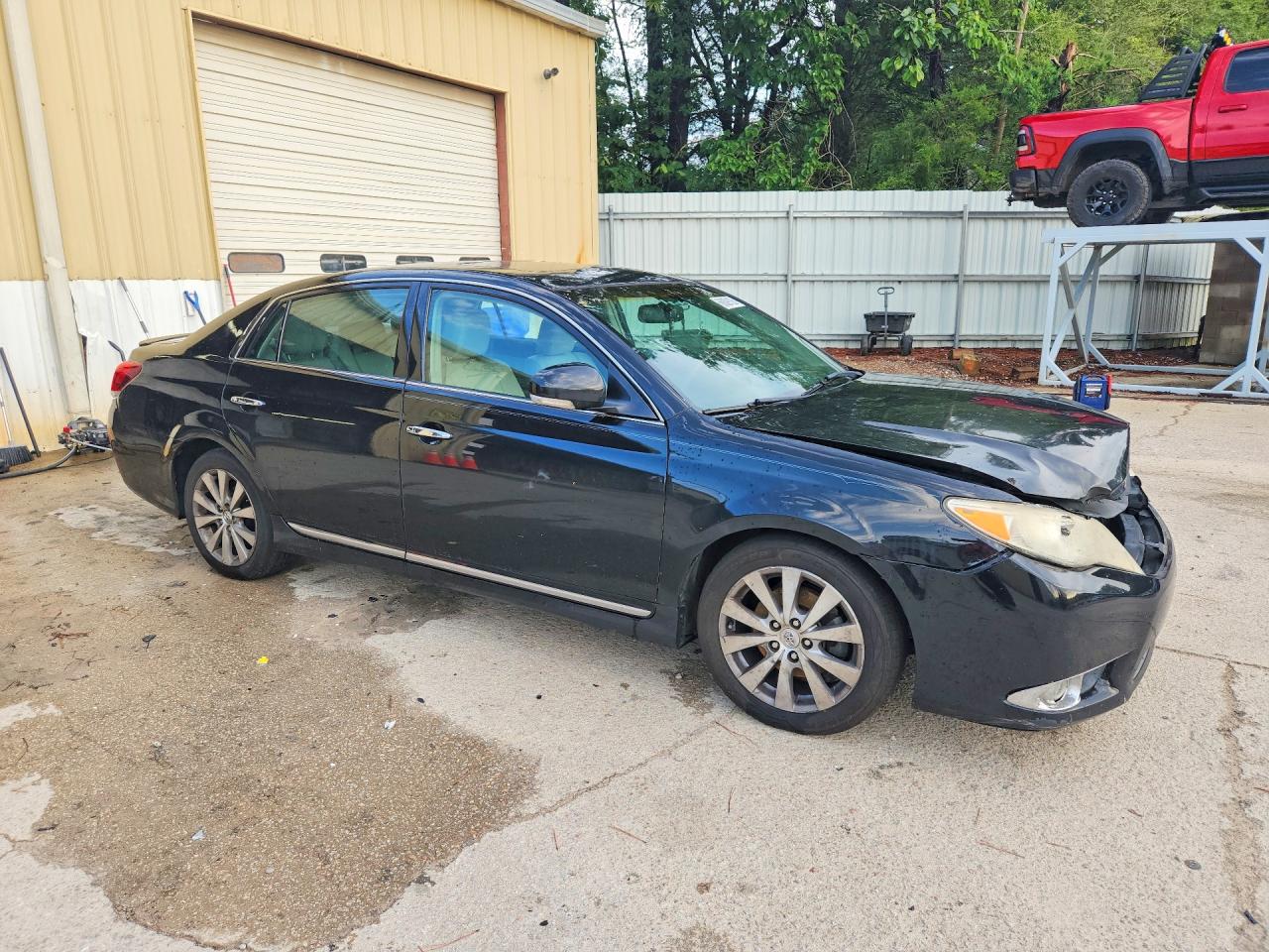 2012 TOYOTA AVALON