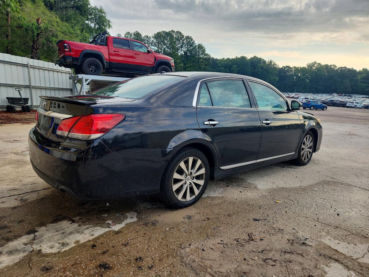 2012 TOYOTA AVALON