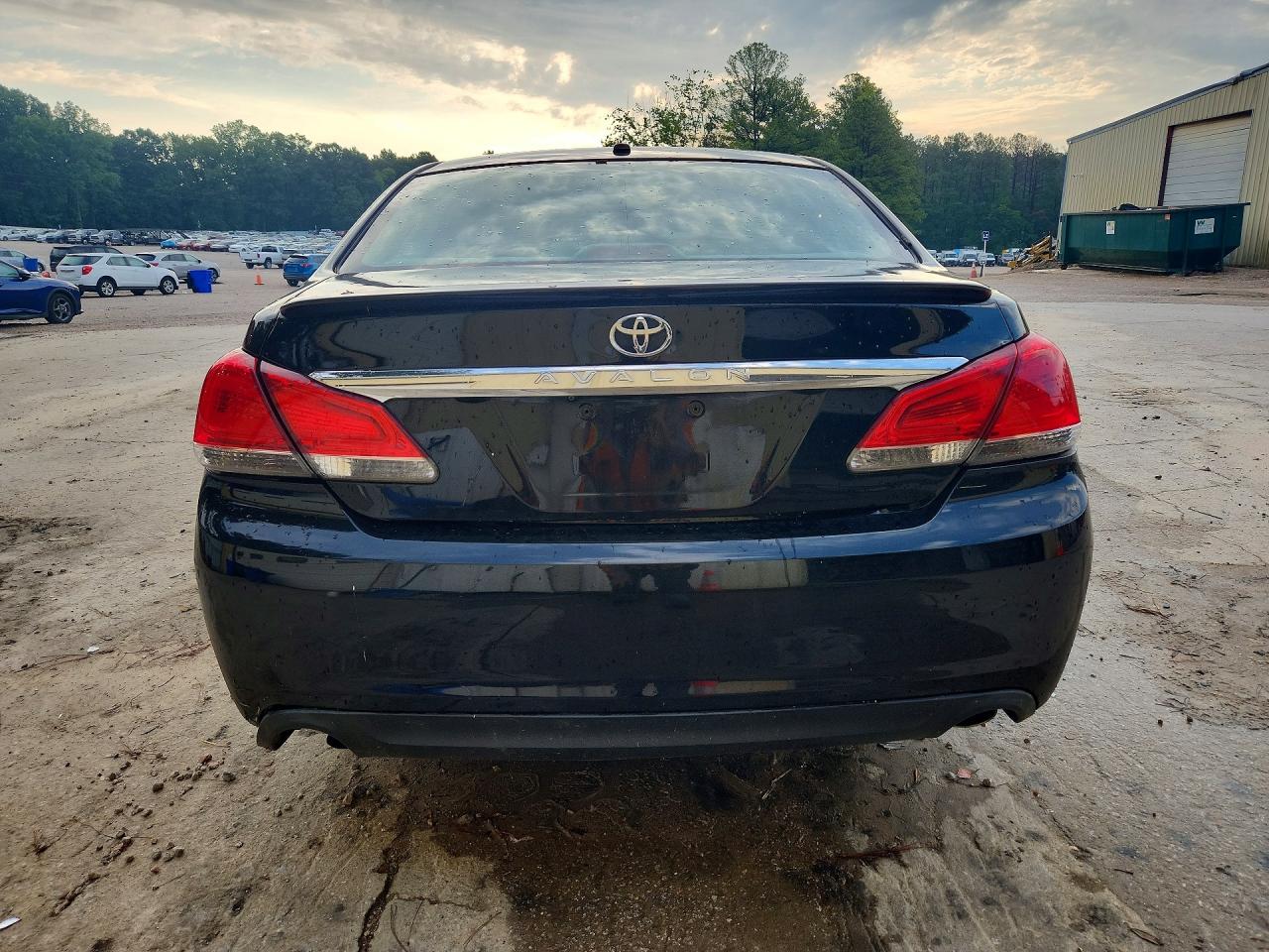 2012 TOYOTA AVALON