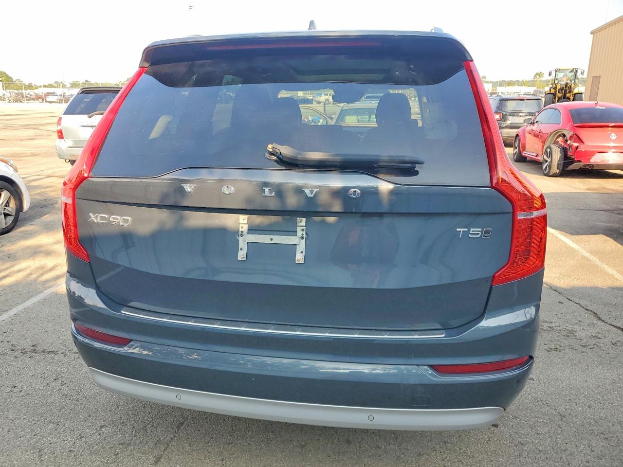 2022 VOLVO XC90