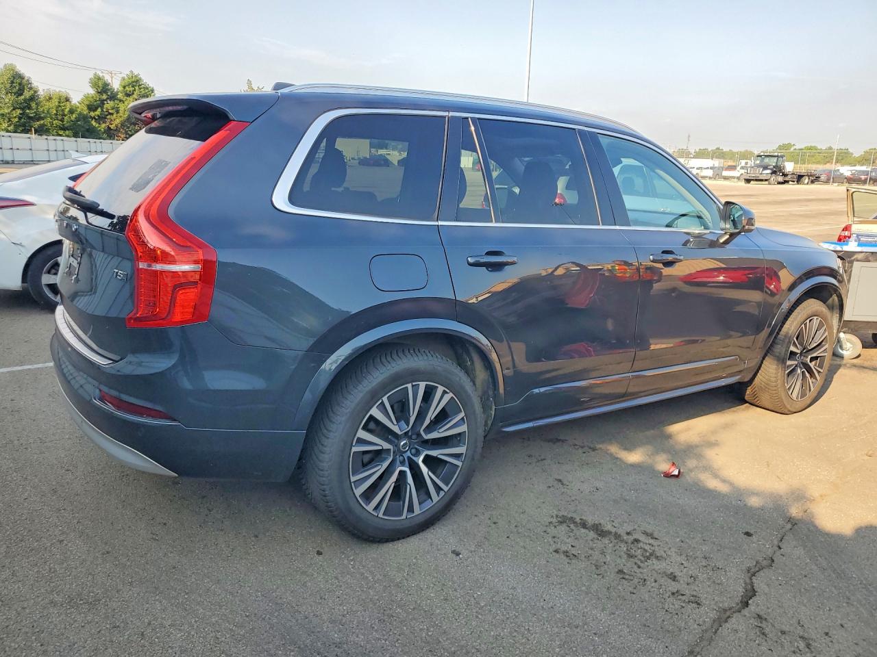 2022 VOLVO XC90