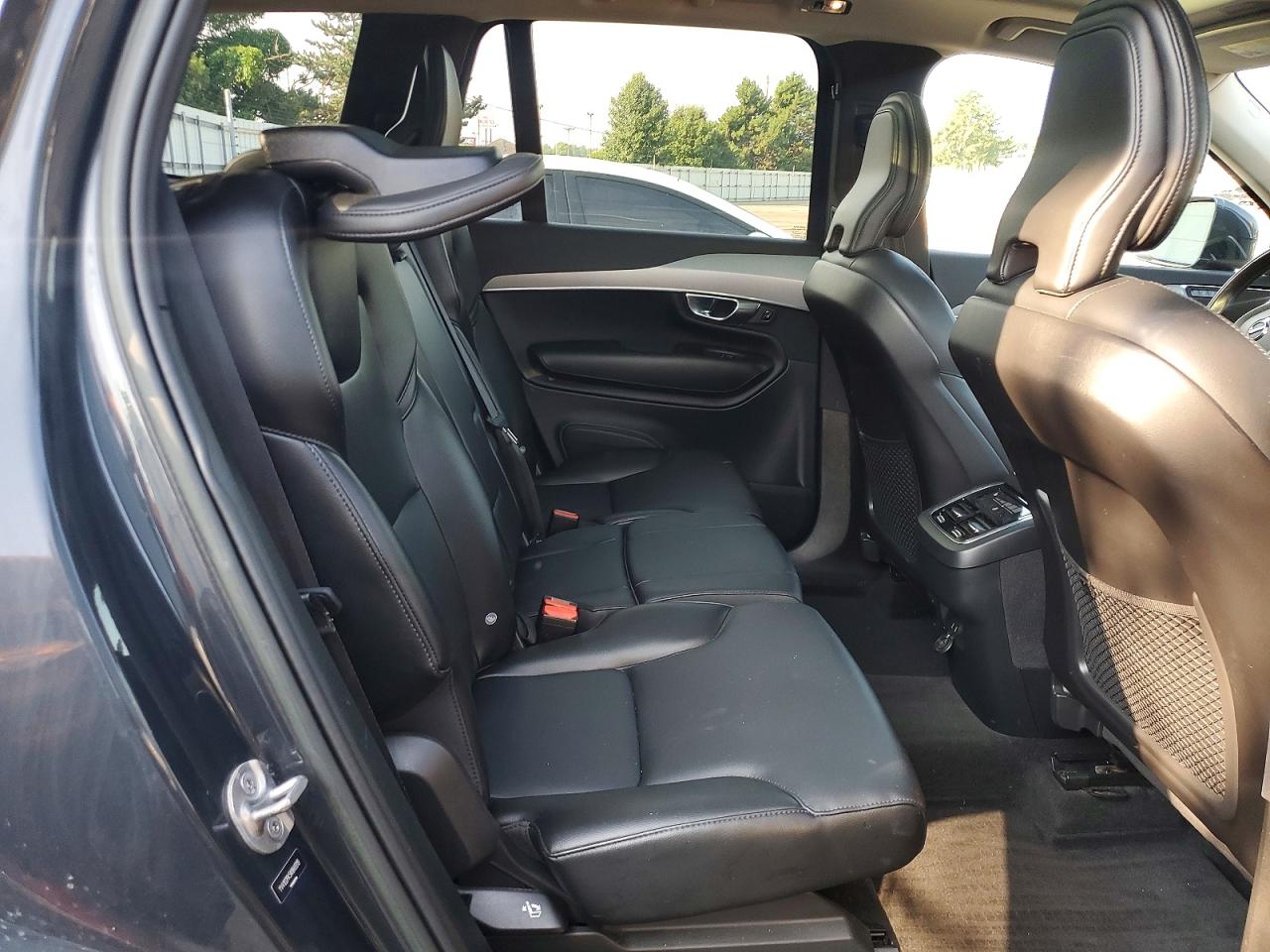 2022 VOLVO XC90