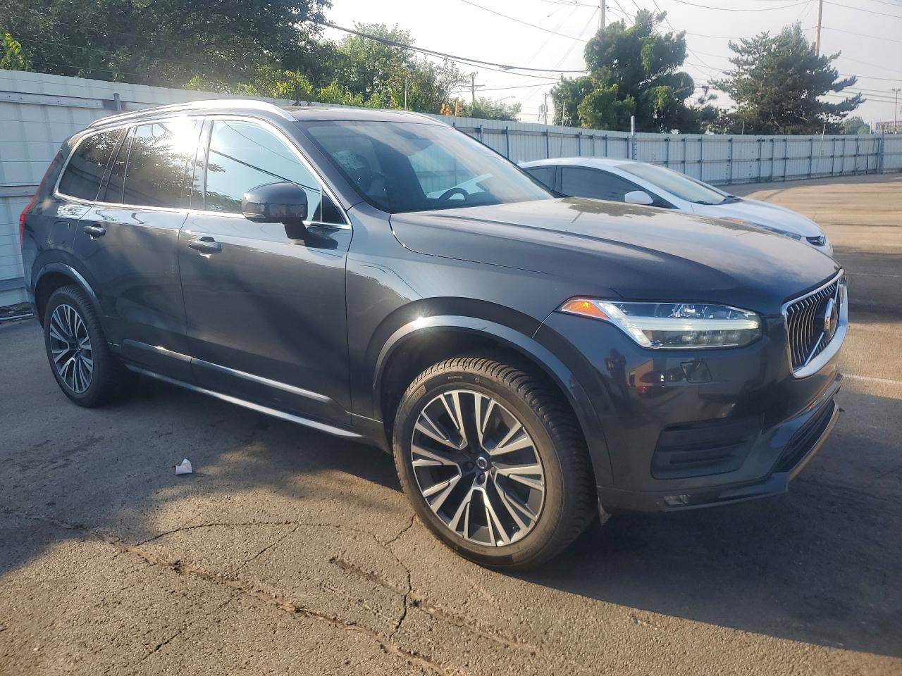 2022 VOLVO XC90