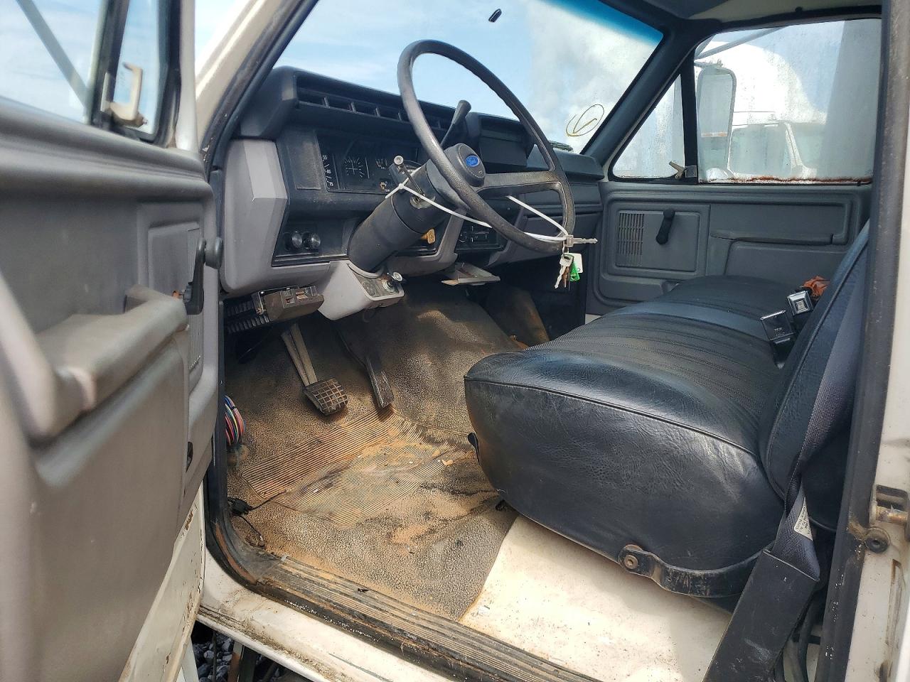 1998 FORD F700