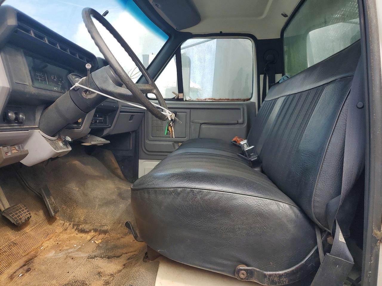 1998 FORD F700