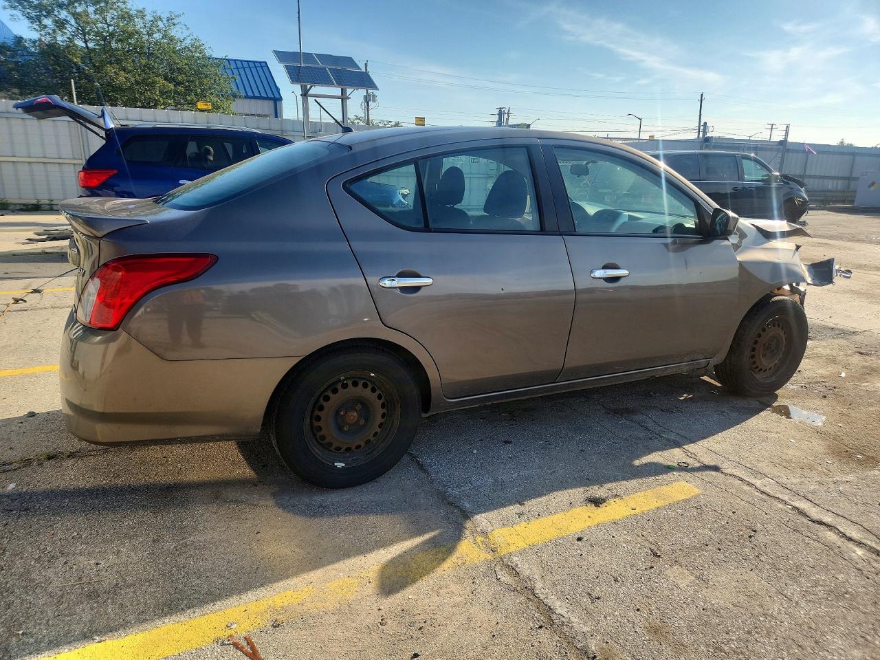 2016 NISSAN VERSA