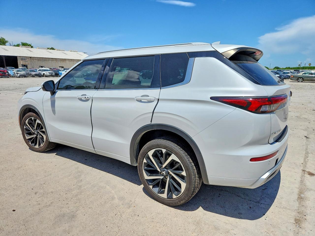 2023 MITSUBISHI OUTLANDER