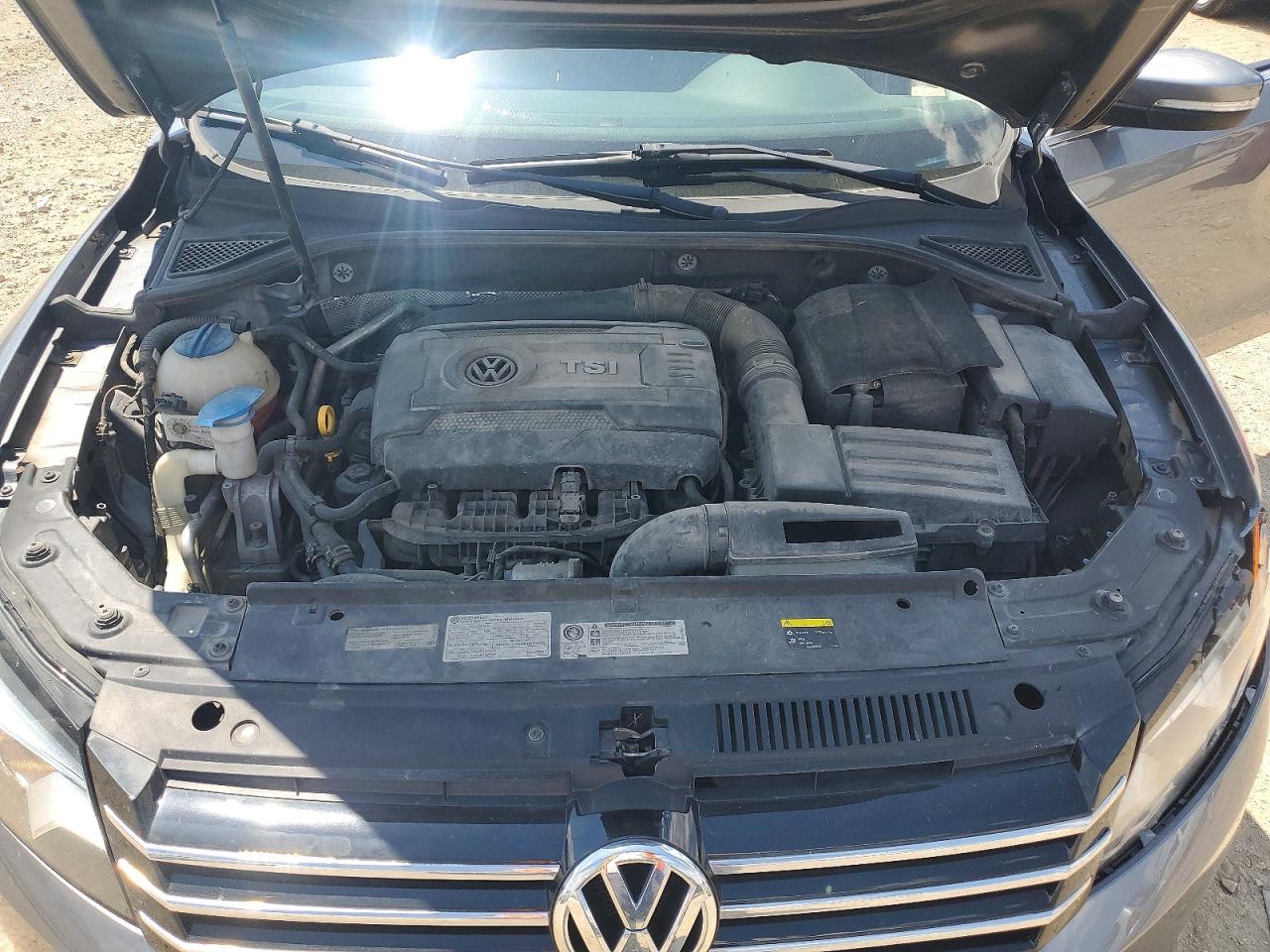 2015 VOLKSWAGEN PASSAT