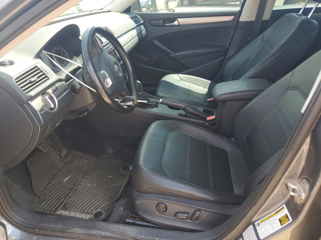 2015 VOLKSWAGEN PASSAT