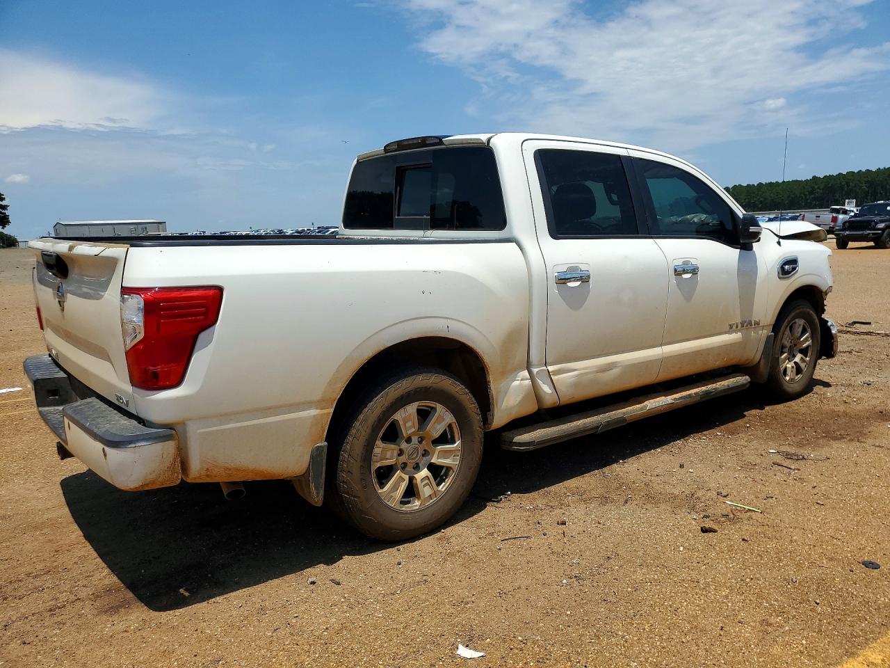2017 NISSAN TITAN