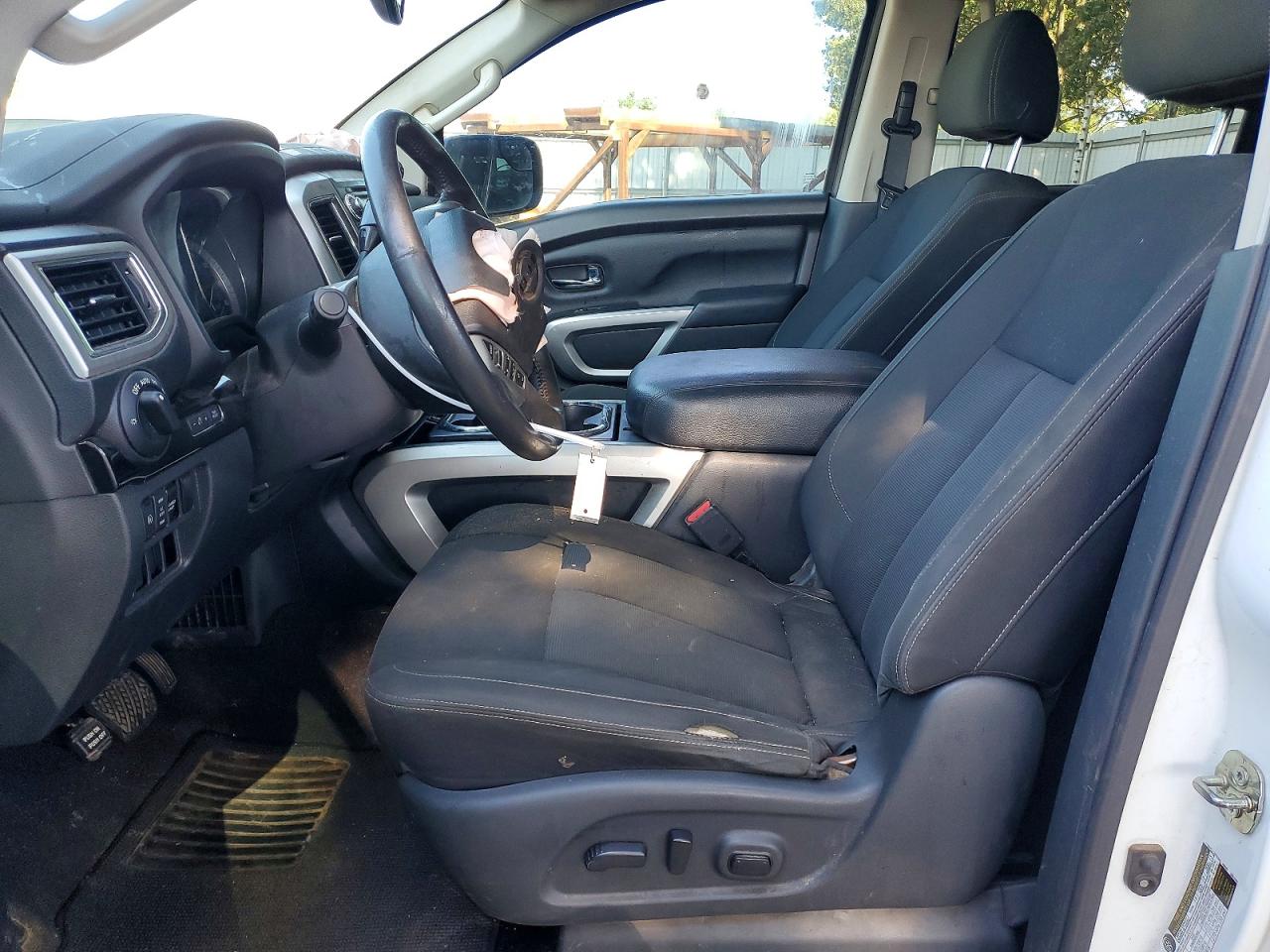2017 NISSAN TITAN