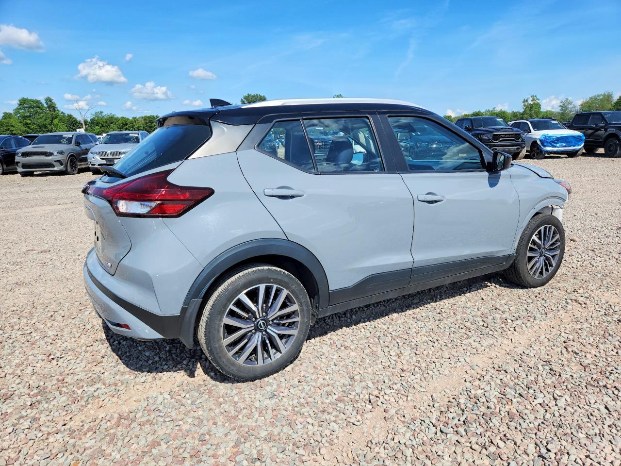 2022 NISSAN KICKS