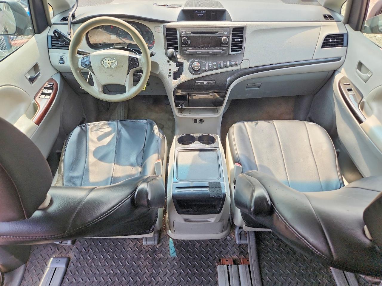 2014 TOYOTA SIENNA
