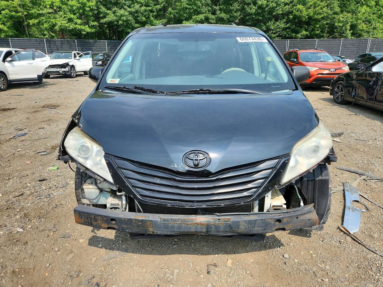 2014 TOYOTA SIENNA