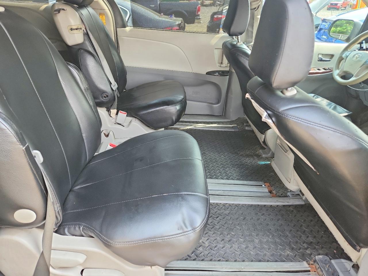 2014 TOYOTA SIENNA
