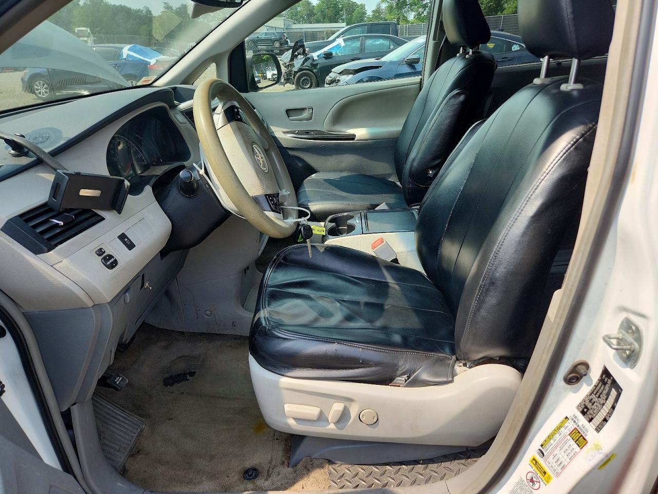 2014 TOYOTA SIENNA