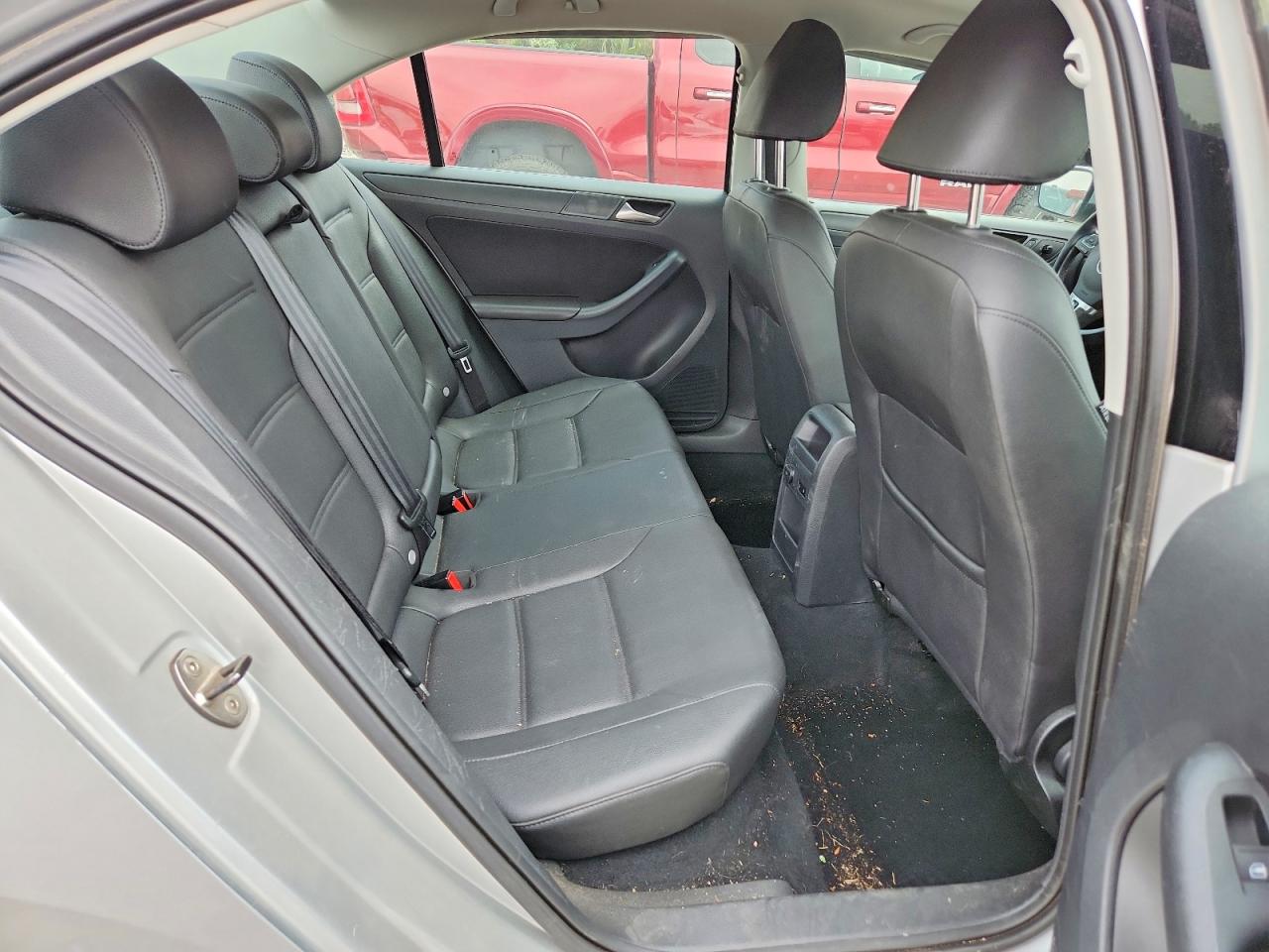2011 VOLKSWAGEN JETTA