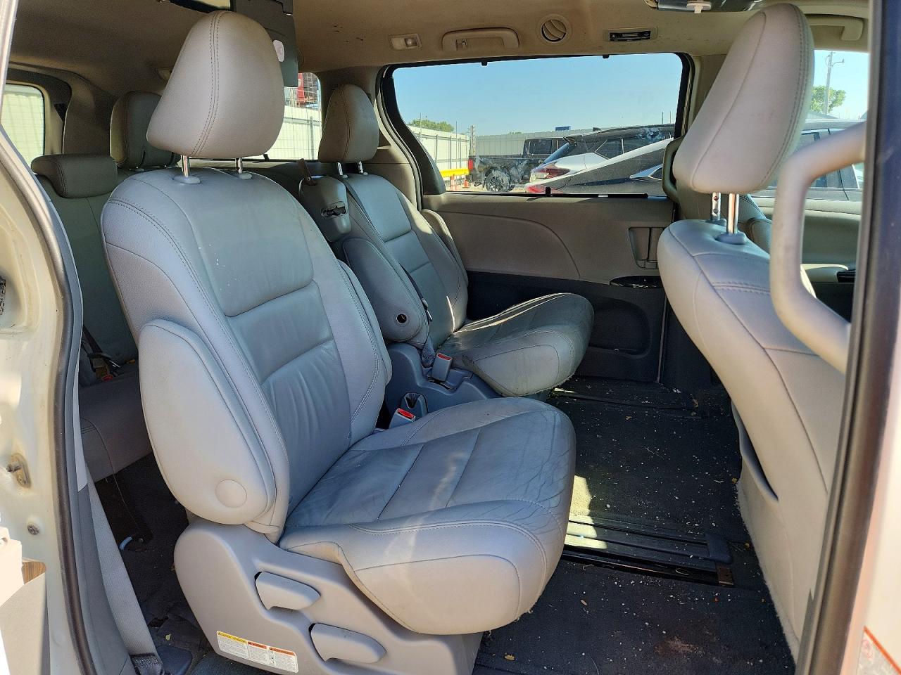 2015 TOYOTA SIENNA