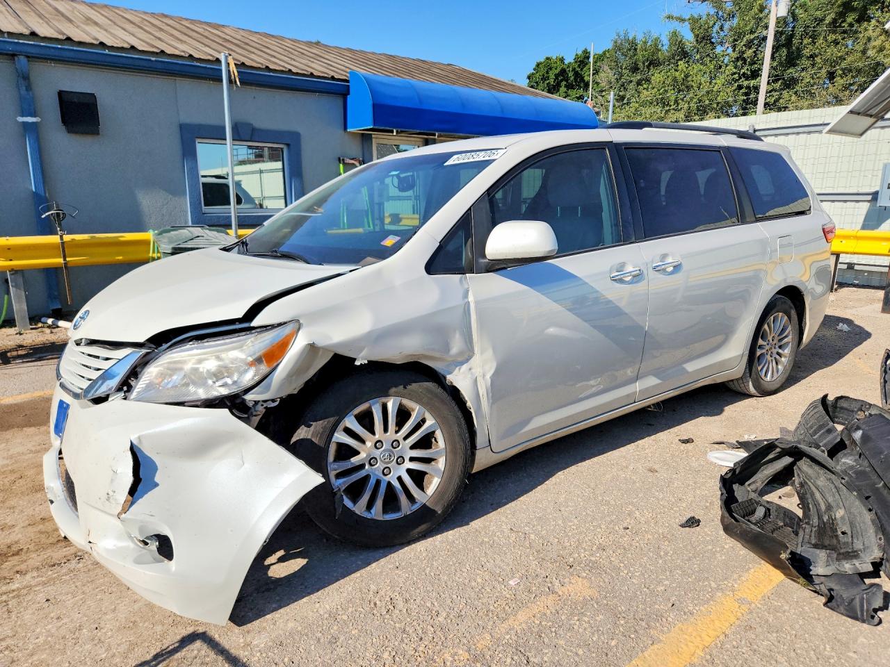 2015 TOYOTA SIENNA