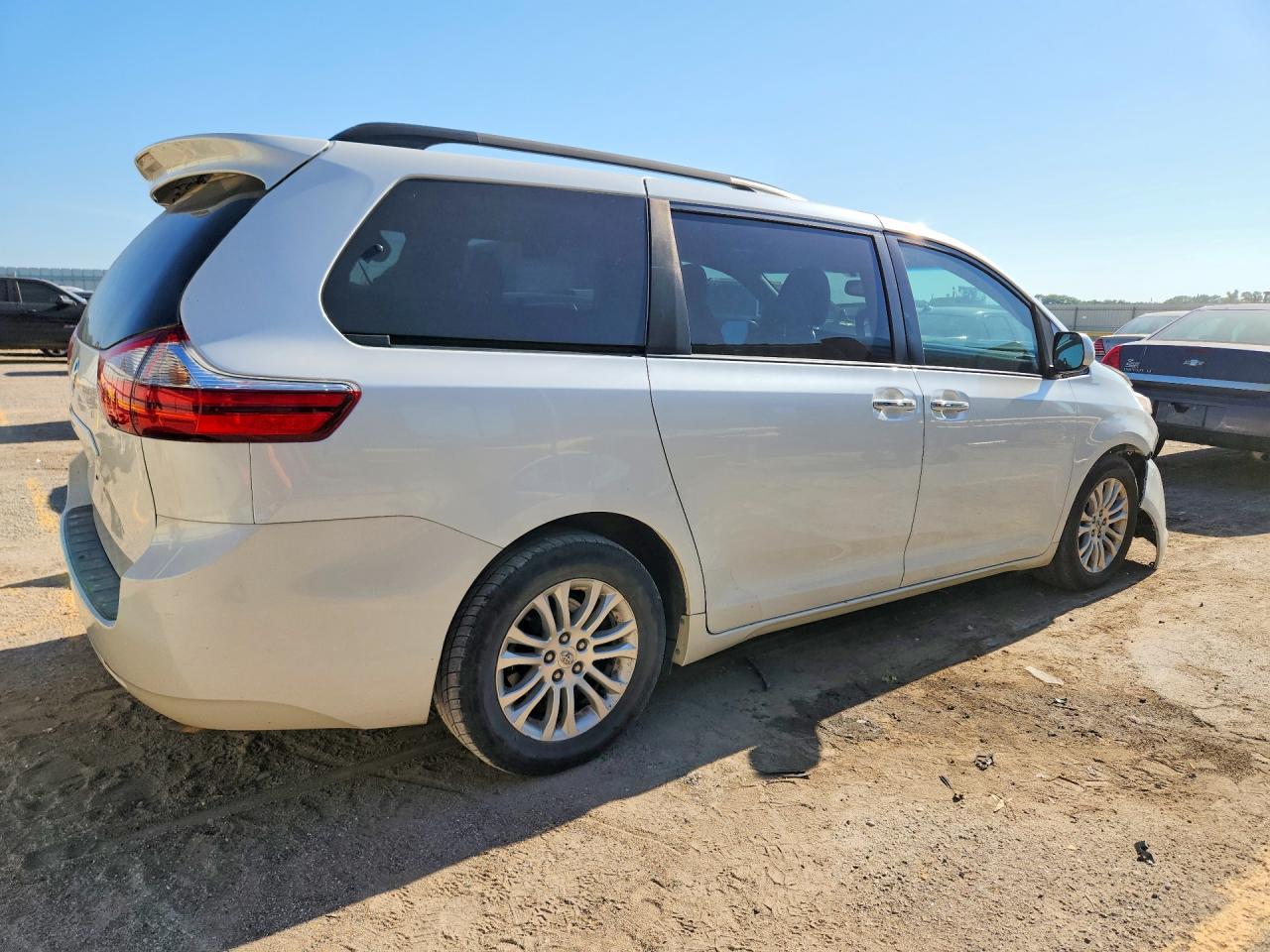 2015 TOYOTA SIENNA