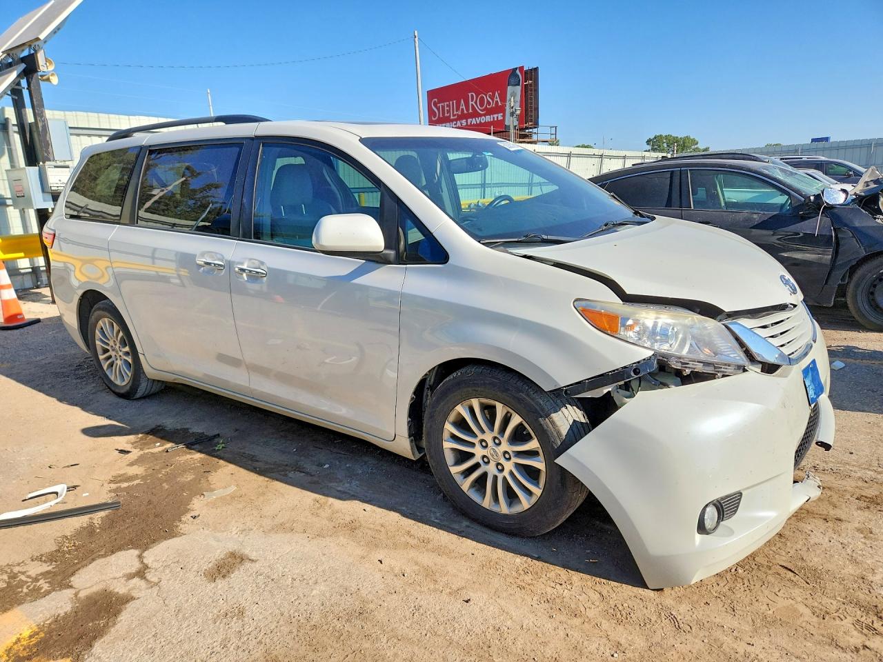2015 TOYOTA SIENNA