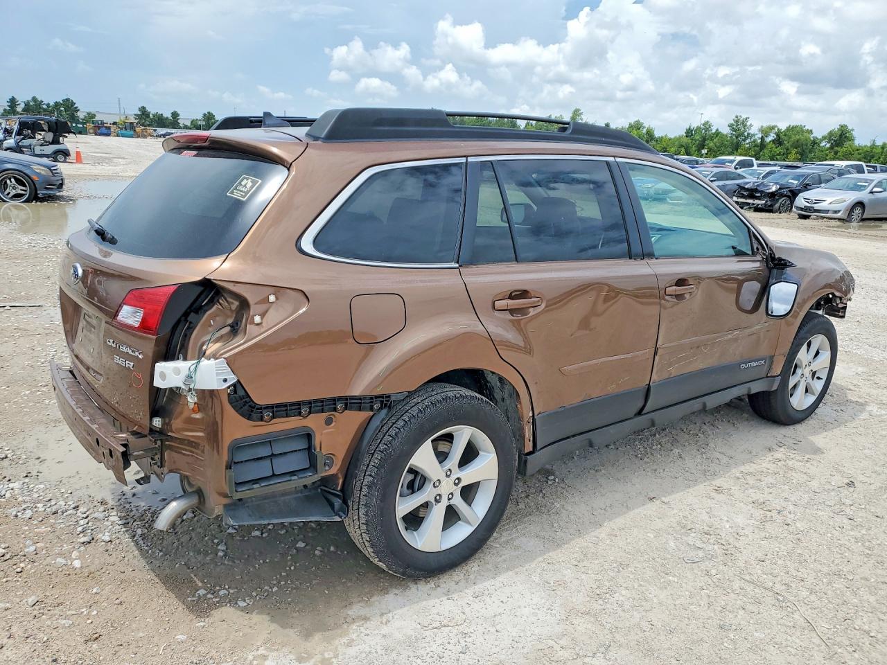 2013 SUBARU OUTBACK